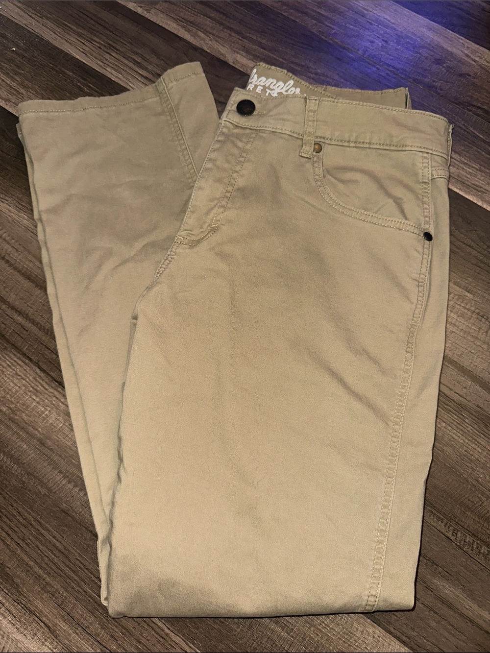 Wrangler Retro Men's Slim Straight Pants.